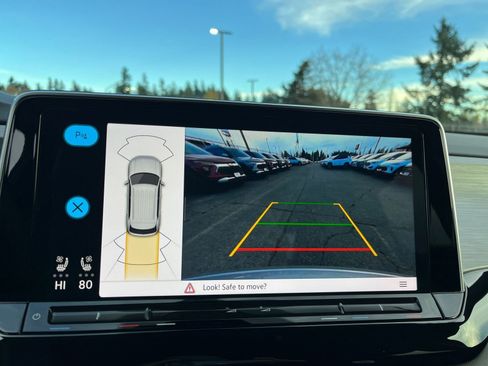 Used 2025 Volkswagen Atlas Cross Sport SE image 17