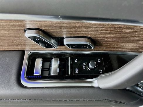 New 2026 Land Rover Range Rover Long Wheelbase SE image 19