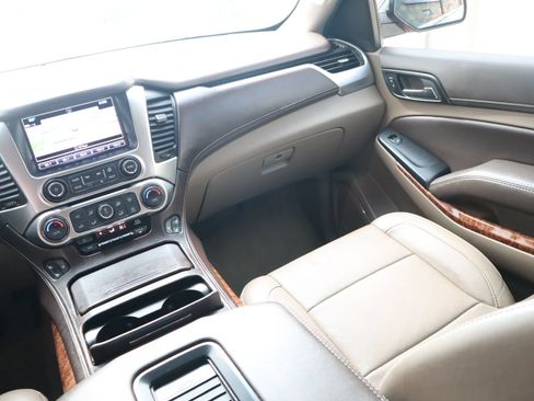 Used 2017 Chevrolet Suburban Premier AWD/4WD image 31