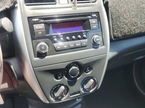Used 2015 Nissan Versa SV FWD image 9
