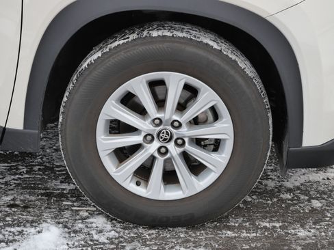 Used 2024 Toyota Grand Highlander XLE image 15