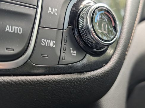 Used 2024 Chevrolet Equinox Premier FWD image 32