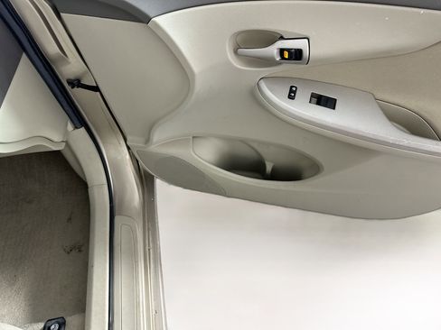 Used 2010 Toyota Corolla LE image 28