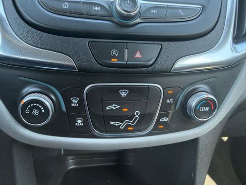 Used 2022 Chevrolet Equinox LS AWD/4WD image 14