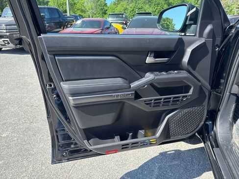 Used 2025 Toyota Tacoma TRD Sport AWD/4WD image 25