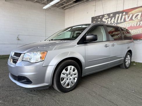 Used 2017 Dodge Grand Caravan SE w/ Power Window Group image 3