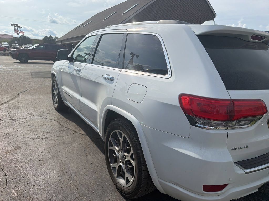 Used 2020 Jeep Grand Cherokee Overland AWD/4WD image 2