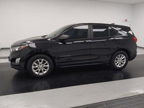 Used 2020 Chevrolet Equinox LS image 2