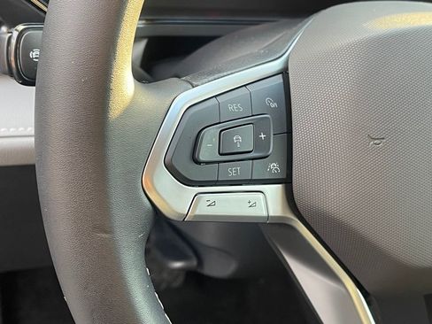 Used 2024 Volkswagen Taos SEL image 18