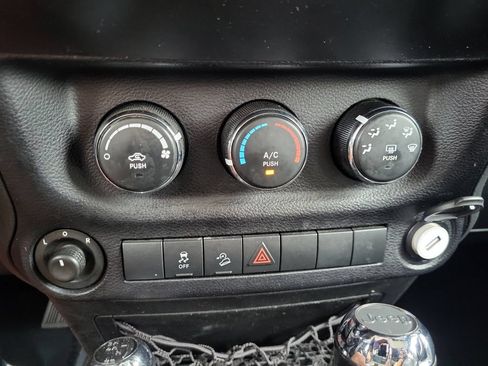 Used 2013 Jeep Wrangler Unlimited Sport AWD/4WD image 31