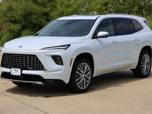 New 2026 Buick Enclave Avenir w/ Super Cruise Package image 3