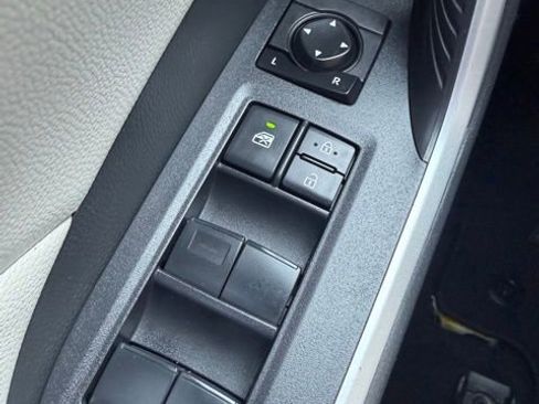 Used 2019 Toyota RAV4 XLE w/ Convenience Package AWD/4WD image 16