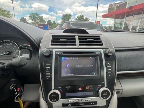 Used 2014 Toyota Camry XLE FWD image 12