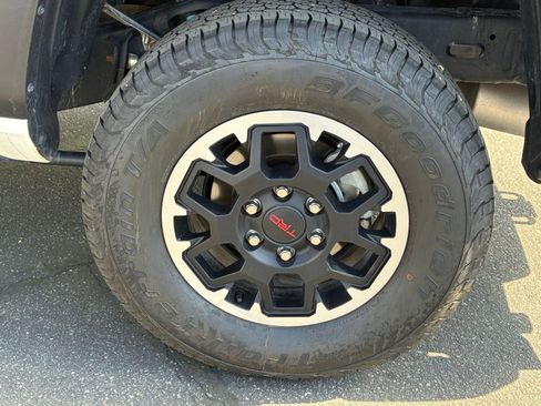 Used 2025 Toyota Tacoma TRD Off-Road AWD/4WD image 29