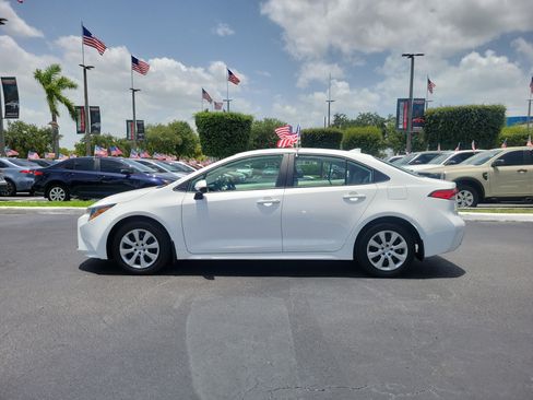 Used 2025 Toyota Corolla LE FWD image 7