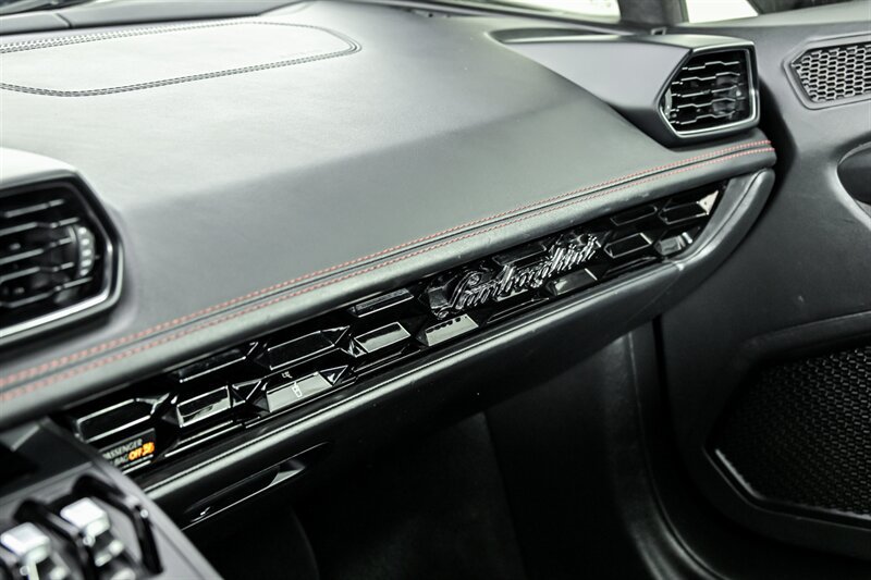 Used 2020 Lamborghini Huracan EVO RWD image 31