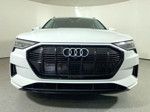 Certified 2022 Audi e-tron Premium w/ Convenience Plus Package image 26