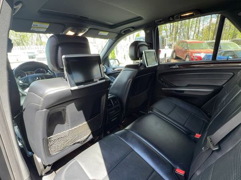 Used 2010 Mercedes-Benz ML 63 AMG 4MATIC image 19