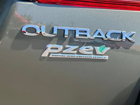 Used 2017 Subaru Outback 2.5i Limited AWD/4WD image 41