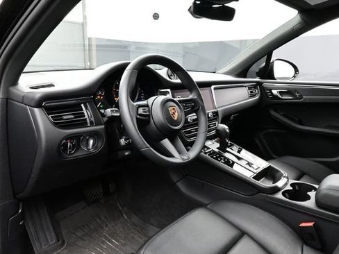 Certified 2025 Porsche Macan GTS AWD/4WD image 4