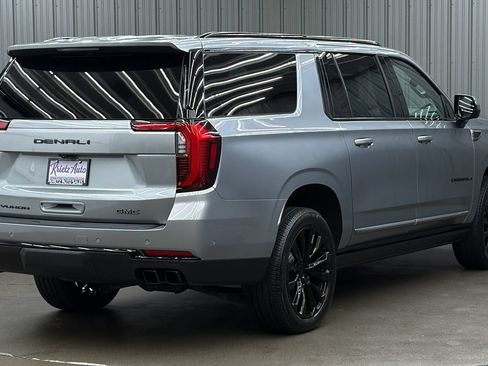 Used 2025 GMC Yukon XL Denali w/ Sun & Power Step Package AWD/4WD image 5