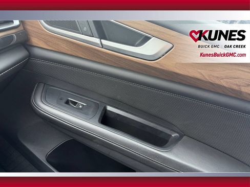 Used 2025 Volkswagen Atlas SE FWD image 37