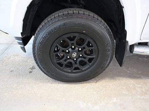 Used 2019 Toyota Tacoma SR5 AWD/4WD image 29