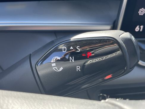 Used 2025 Volkswagen Tiguan SE image 14