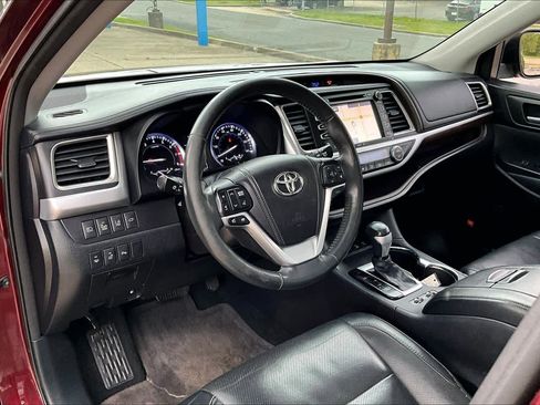 Used 2015 Toyota Highlander Limited Platinum AWD/4WD image 18