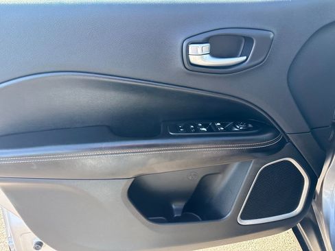 Used 2018 Jeep Compass Latitude w/ Cold Weather Group AWD/4WD image 14