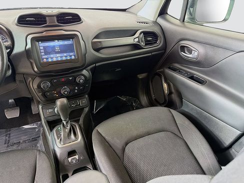 Used 2018 Jeep Renegade Altitude AWD/4WD image 30