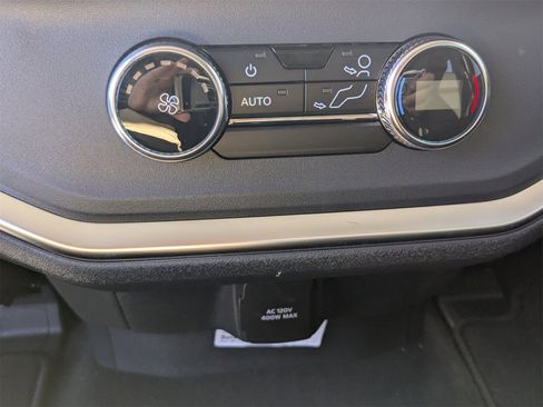 New 2025 Ford Expedition Active image 17