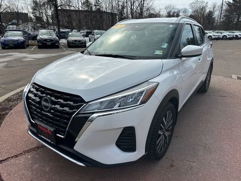 Used 2023 Nissan Kicks SV image 1