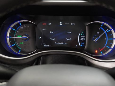 Used 2024 Chrysler Pacifica Limited FWD image 32