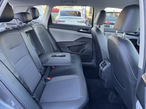 Used 2022 Volkswagen Taos SE image 33