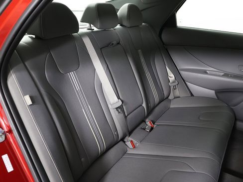 Certified 2024 Hyundai Elantra SEL w/ Convenience Package image 32