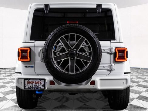 Used 2022 Jeep Wrangler Unlimited Sahara AWD/4WD image 14
