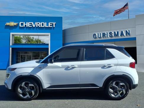 Used 2023 Hyundai Venue Limited image 4