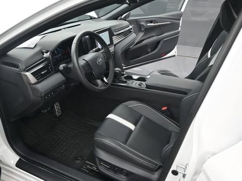 Used 2025 Toyota Camry SE FWD image 5