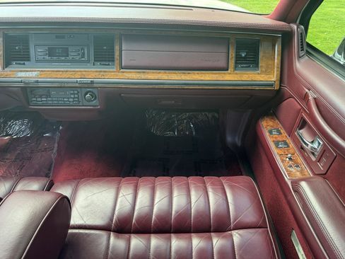 Used 1994 Lincoln Town Car Executive RWD image 13
