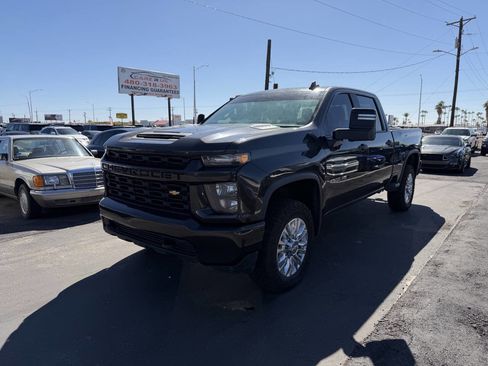 Used 2020 Chevrolet Silverado 2500 Custom w/ Custom Value Package image 3