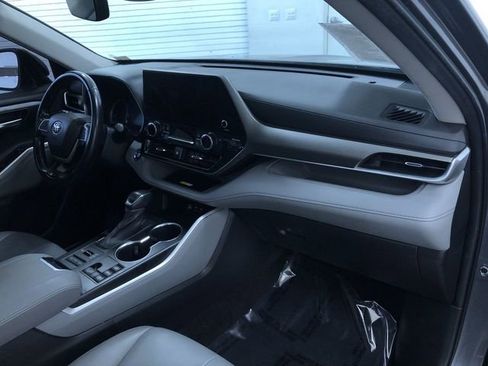 Certified 2023 Toyota Highlander XLE image 25