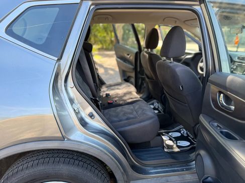 Used 2016 Nissan Rogue S AWD/4WD image 5