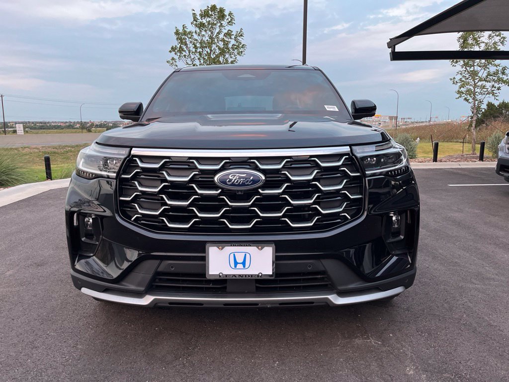 Used 2025 Ford Explorer Platinum w/ Ultimate Package AWD/4WD image 2