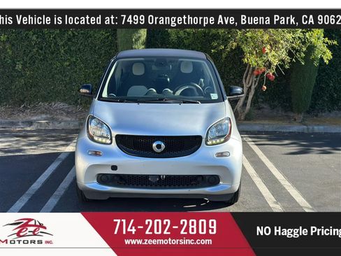 Used 2016 smart fortwo passion RWD image 3