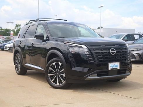 Used 2026 Nissan Pathfinder Platinum w/ Cargo Package AWD/4WD image 2