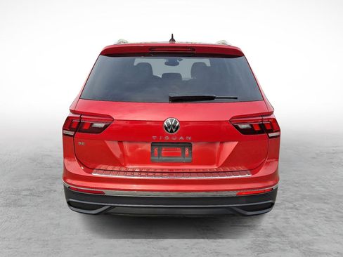 Used 2023 Volkswagen Tiguan SE w/ Panoramic Sunroof Package image 4