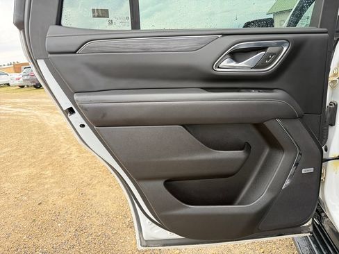 Used 2023 GMC Yukon SLT AWD/4WD image 38
