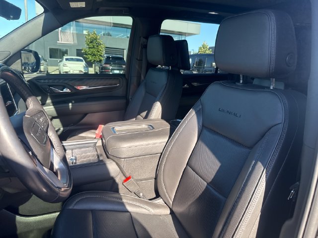 Used 2023 GMC Yukon XL Denali w/ Advanced Technology Package AWD/4WD image 13