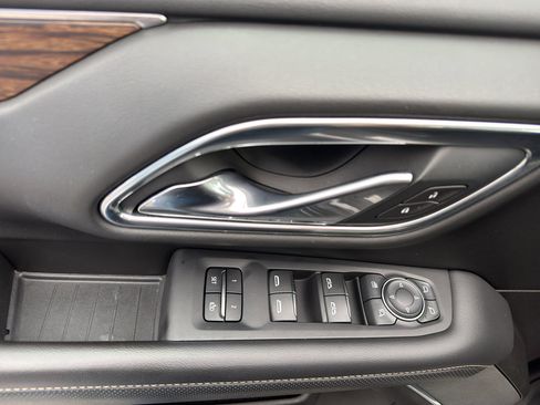 Used 2021 Chevrolet Tahoe Premier w/ Premium Package image 16